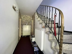 Eingang Treppe Haus mit 3 Wohnungen Scheune Teunz